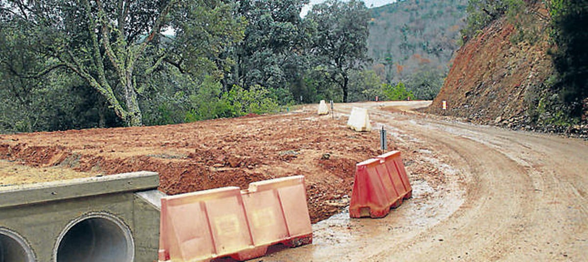 La Diputación amplía hasta finales de febrero el corte de la carretera de Valero