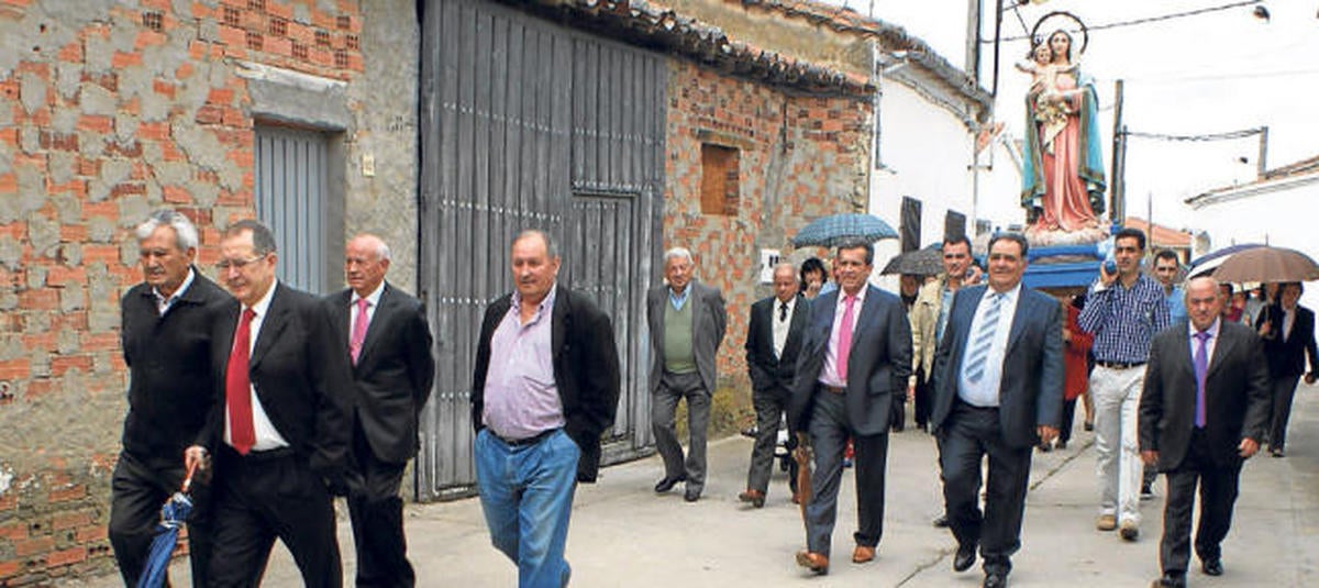 La lluvia respeta la procesión en Aldearrodrigo