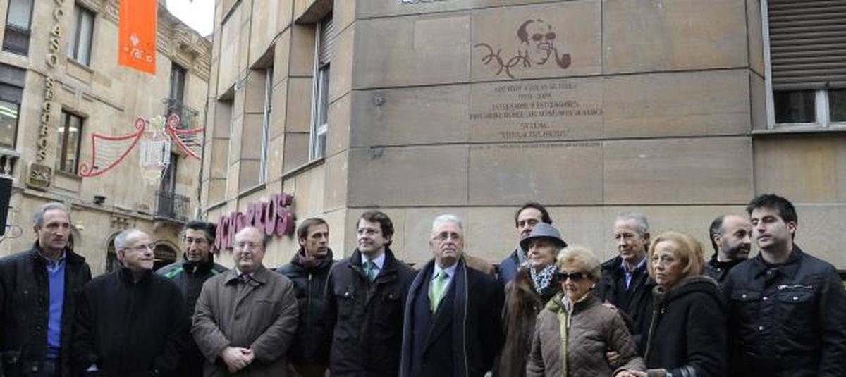 El Ayuntamiento homenajea a Carlos Gil Pérez, el 'mayor promotor del deporte en Salamanca'