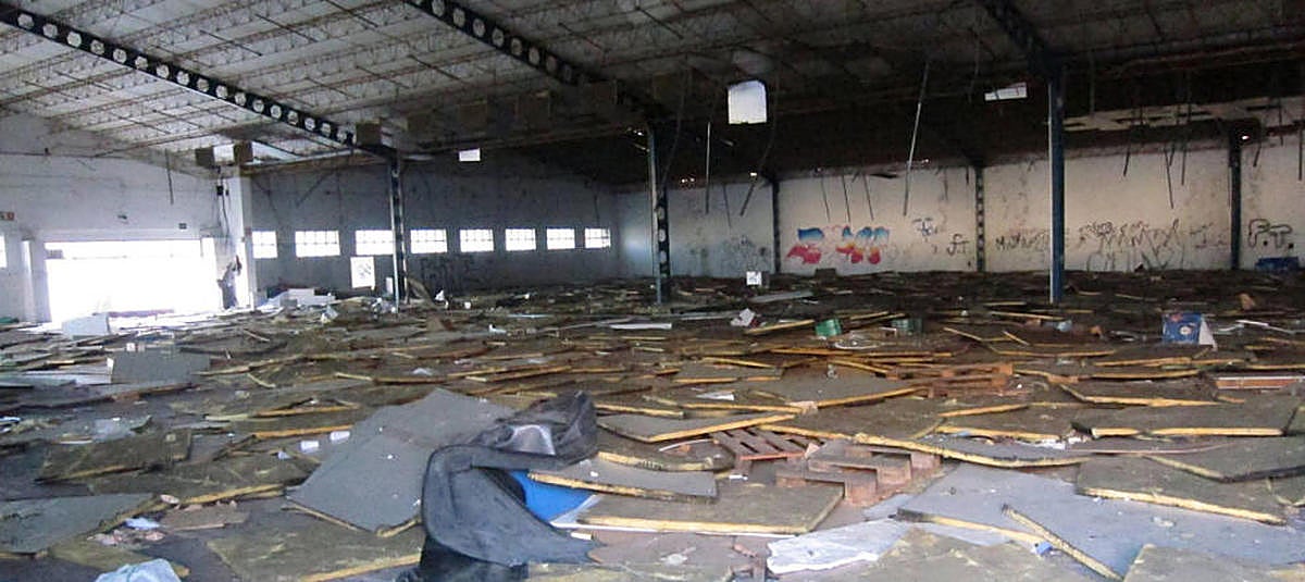 Detenido tras una presunta paliza y violación a una mujer en una nave del antiguo 'Merca'