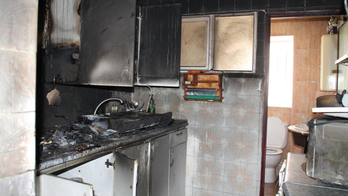 Un incendio calcina la cocina de una vivienda en Aldeaseca