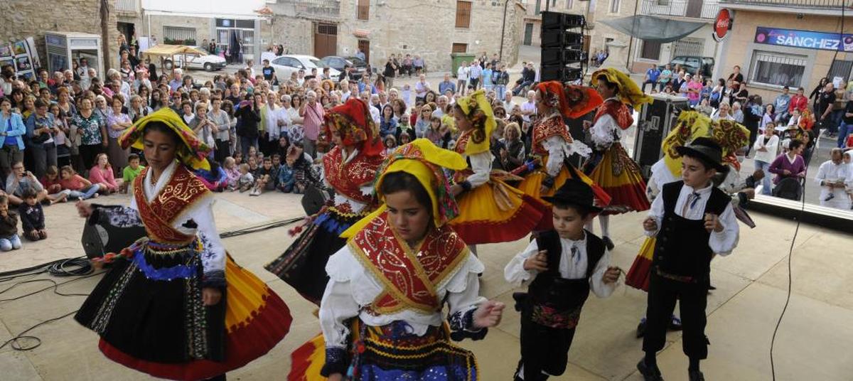 La Diputación recibe el Pandero de Honor por su 'implicación y defensa de la cultura tradicional'