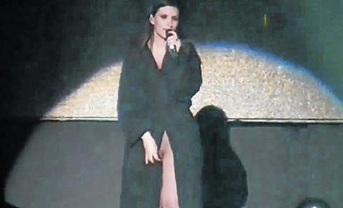 un-descuido-de-laura-pausini-deja-al-descubierto-sus-partes-ntimas