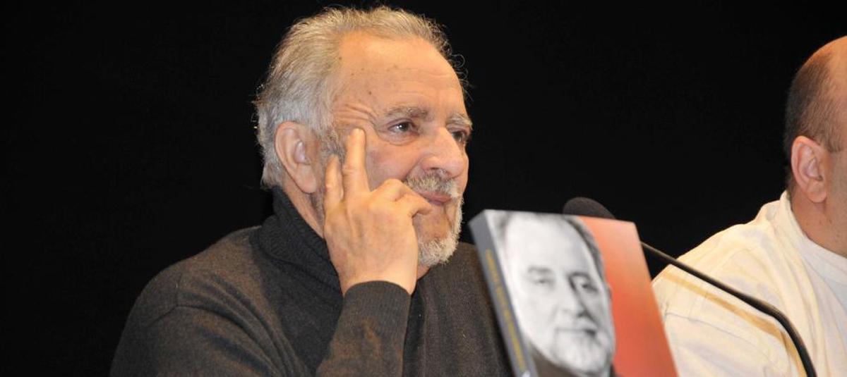 Julio Anguita, ingresado por dolencias cardíacas en el Clínico