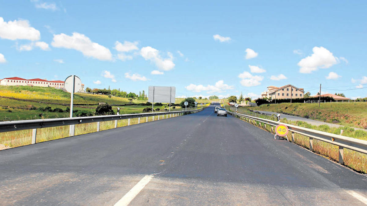 Fomento pone fin a los peligrosos baches del acceso norte a Guijuelo