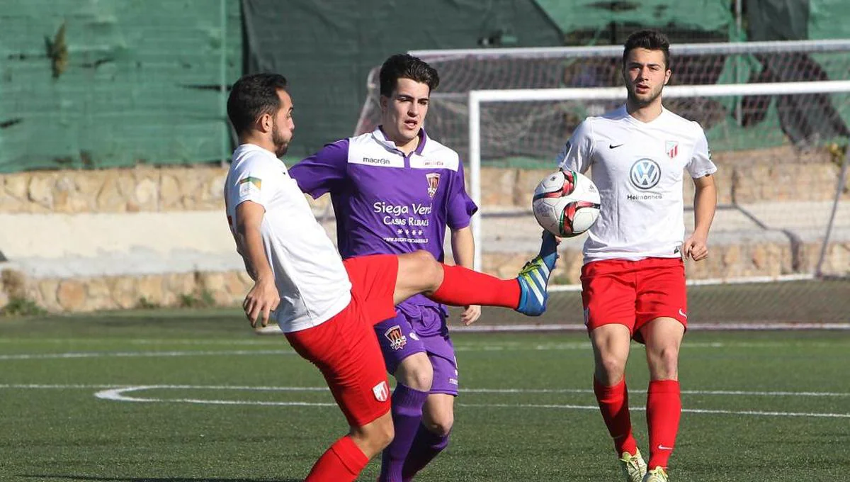 Cascón le da los tres puntos al Santa Marta en el derbi frente al Ciudad Rodrigo (1-0)