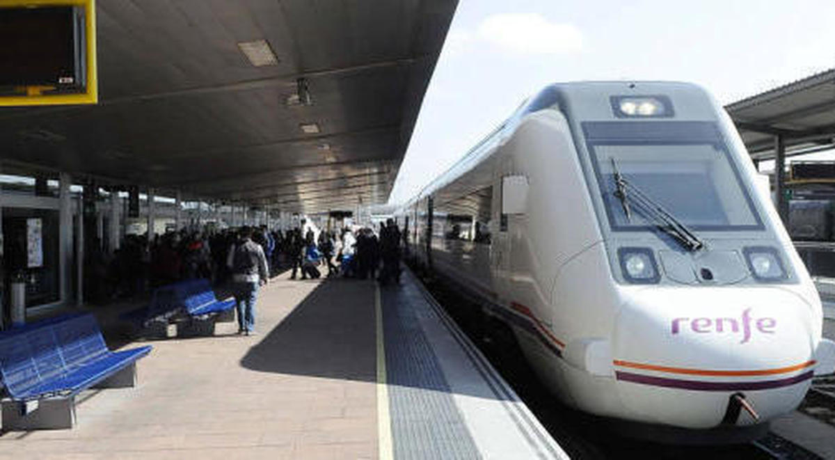 Tres trenes entre Valladolid, Medina y Salamanca sufren modificaciones en sus horarios en agosto