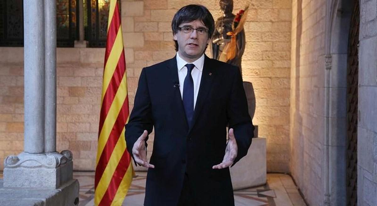 Puigdemont quiere organizar el referéndum aunque haya un tsunami de querellas