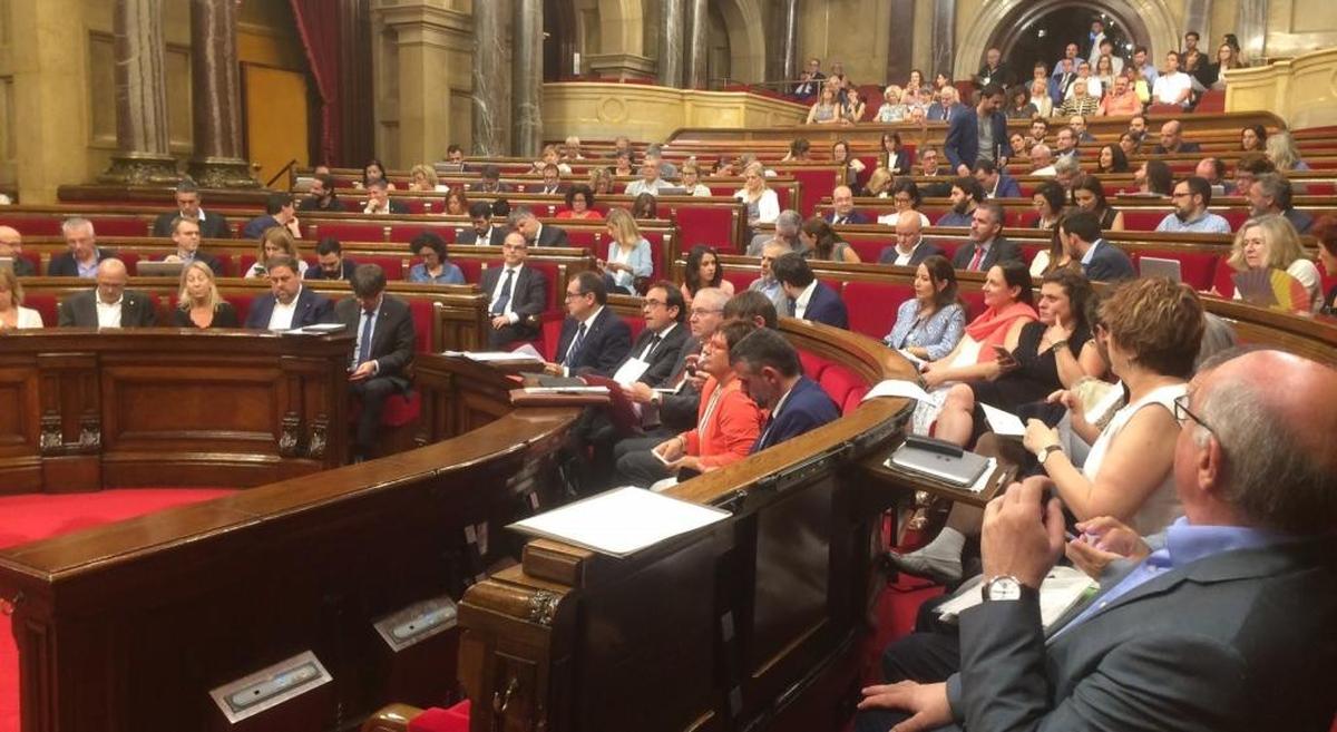 El Parlamento catalán aborda hoy cuándo y cómo afrontar el 155 y la independencia