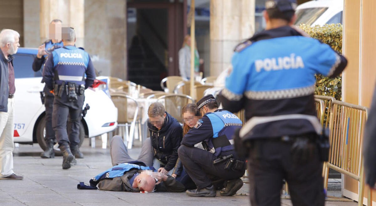 Herido un turista en la Plaza Mayor tras ser golpeado por una furgoneta