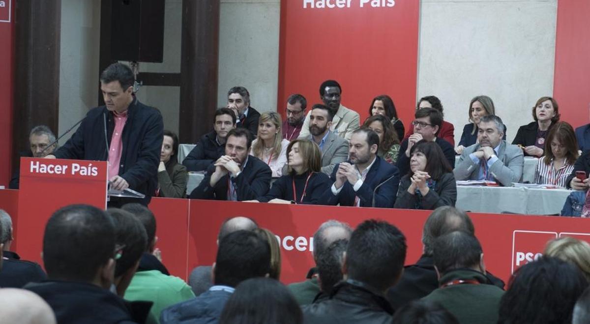 El PSOE aprueba por unanimidad sus normas internas que refuerzan al equipo de Sánchez