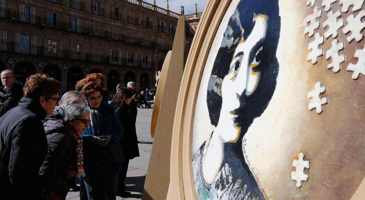 La Plaza Mayor luce 22 nuevos medallones con rostros de mujer hasta el 15 de marzo
