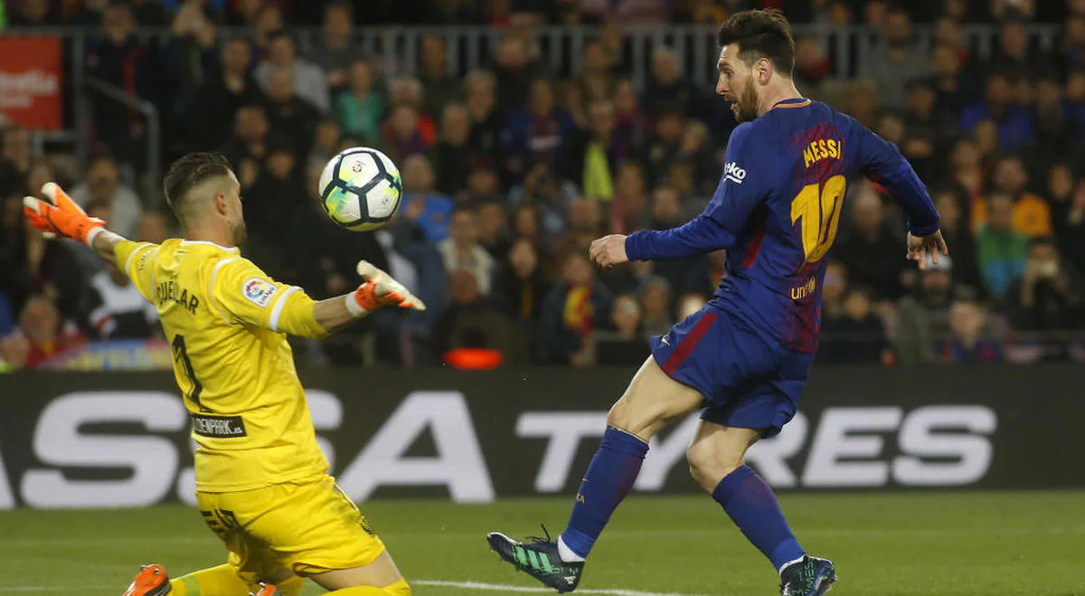 Un triplete de Messi lleva al Barça a un nuevo récord (3-1)
