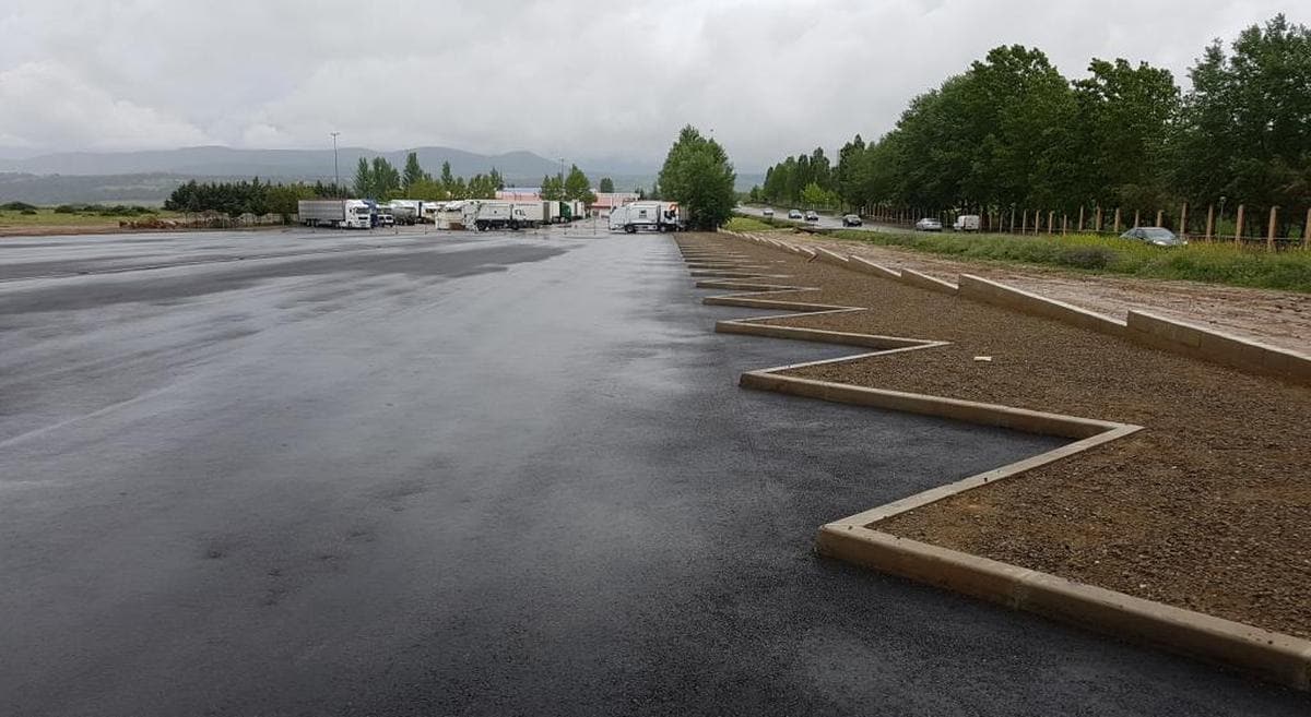 El asfaltado de la segunda fase del centro de transporte de Guijuelo permitirá duplicar las plazas y abrirlo en junio