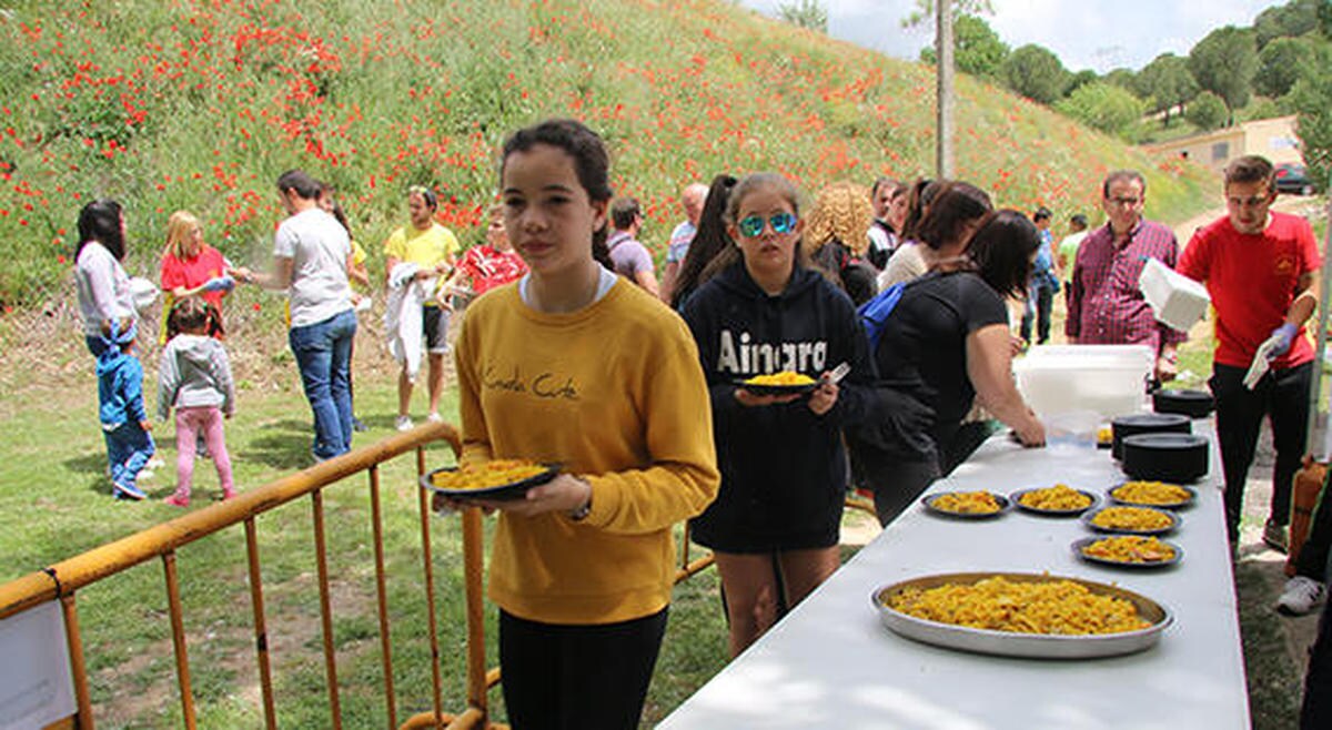 Los vecinos de Aldeatejada disfrutan de una gran paella