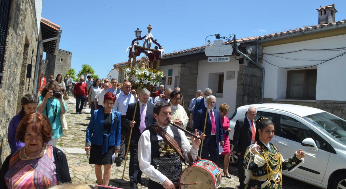 Procesi&oacute;n y comida para honrar a San Antonio en Montemayor del R&iacute;o