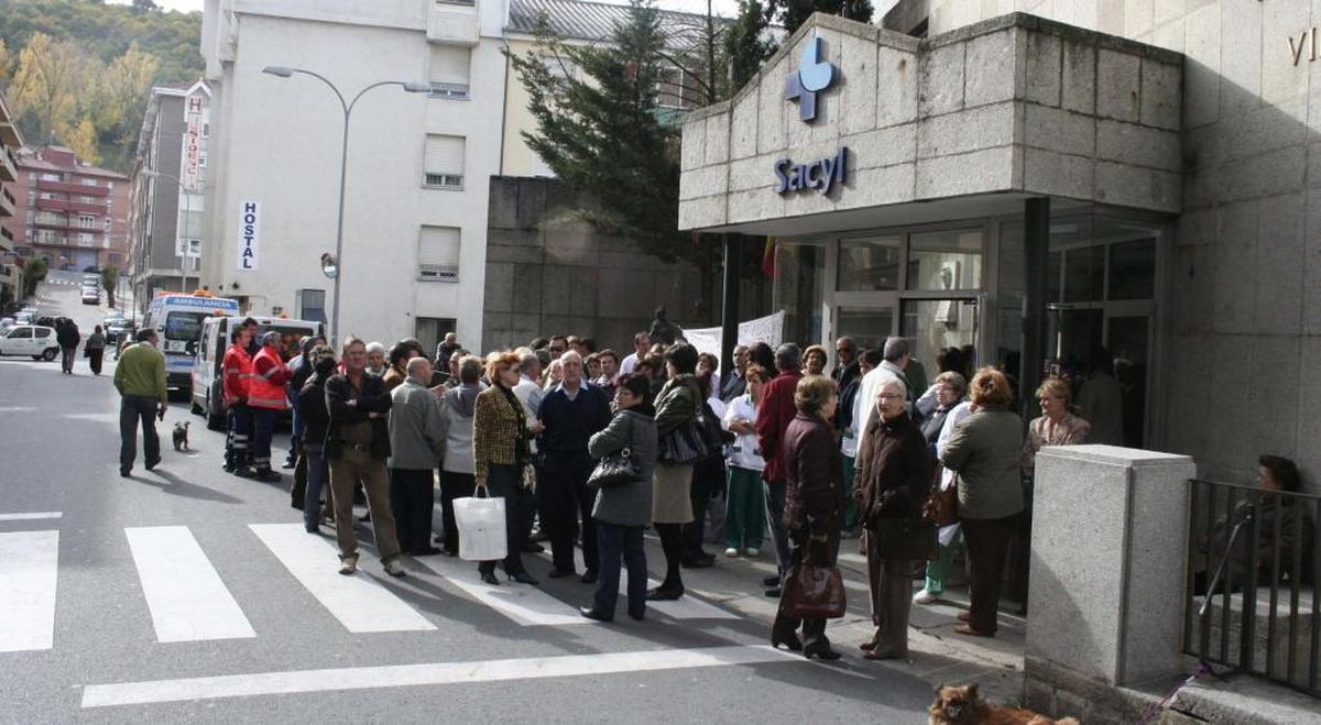 Cadena de plantes para pedir mejoras y más recursos para el hospital de Béjar