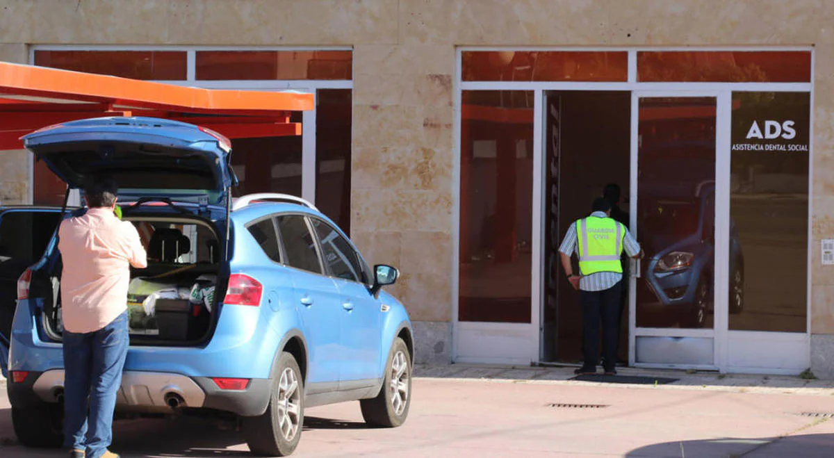 La Guardia Civil registra la Clínica de IDental de Salamanca