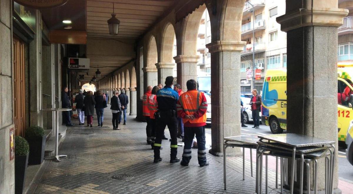 Fallece un hombre de 80 años en Gran Vía tras desvanecerse