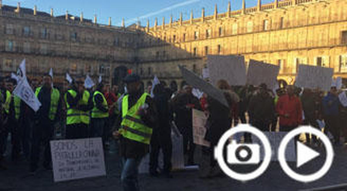 Protesta de la Policía Local a las puertas del Ayuntamiento: Menos falsas promesas y más firmas sobre la mesa