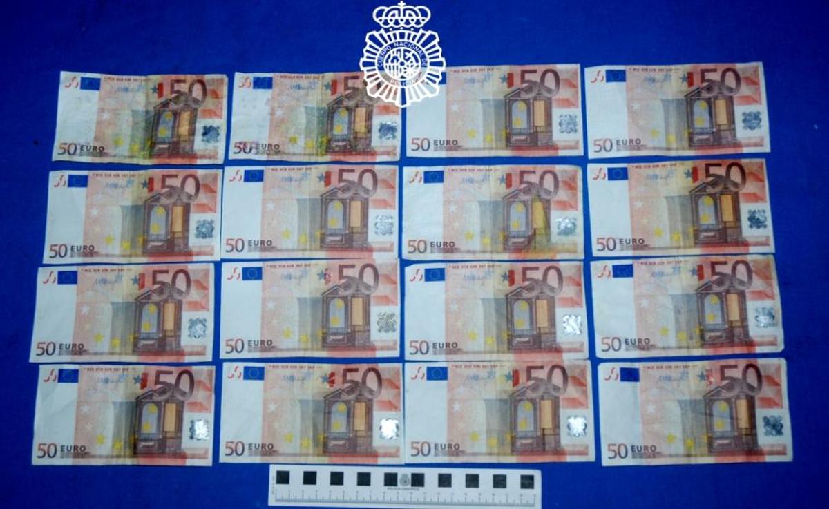 Detenidos dos jóvenes con 16 billetes falsos de 50 euros con los que pagaban en la Nochevieja Universitaria