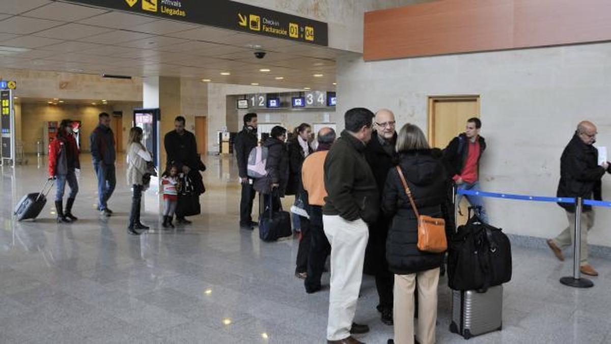 El recorte de vuelos hace caer en picado el número de pasajeros en Matacán