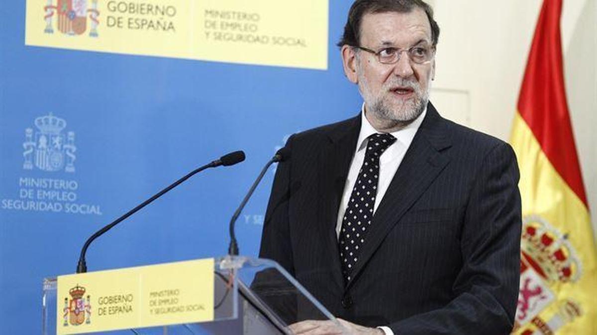 Rajoy dice a Puigdemont que no autorizará un referéndum