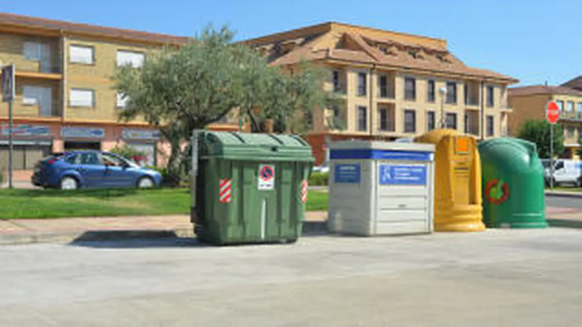 El Ayuntamiento multa por tirar la basura fuera de horario y por no reciclar correctamente