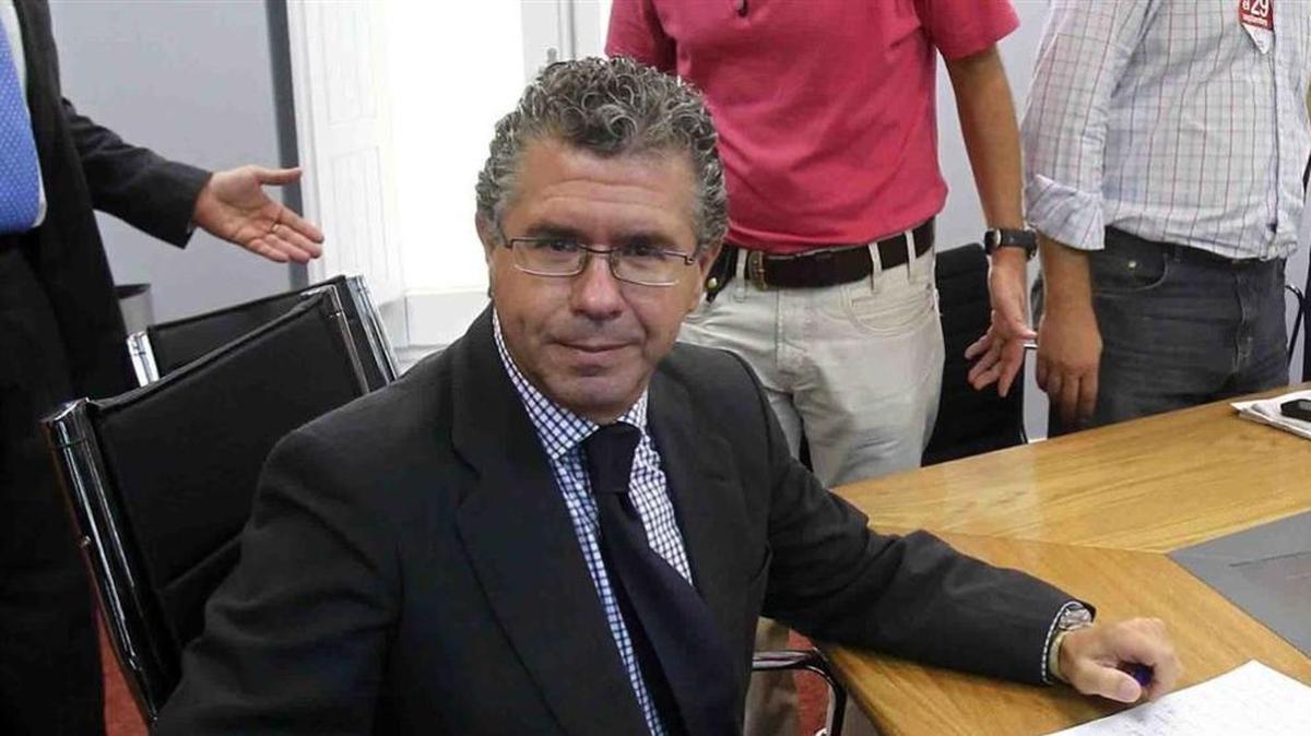 Francisco Granados registró múltiples pagos de 300.000 y 400.000 euros de López Madrid al exgerente regional del PP