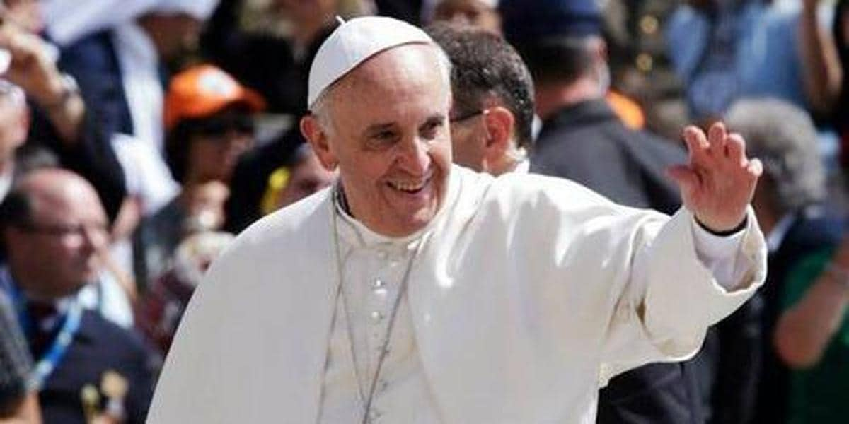 El Papa Francisco abre un ambulatorio para personas sin techo en la plaza de San Pedro