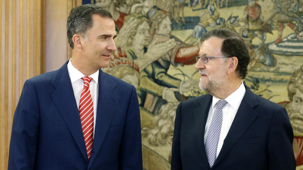 Rajoy acepta el encargo del Rey de intentar conseguir apoyos para la investidura