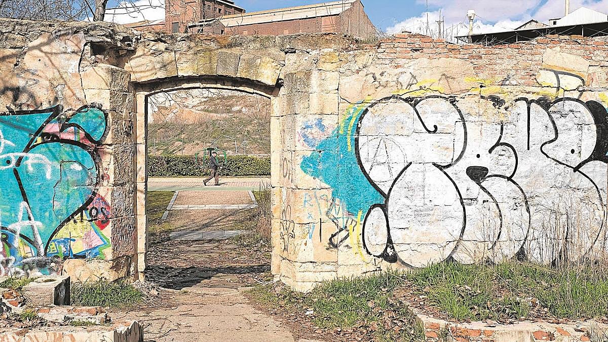 El presunto violador del paseo fluvial seguirá libre aunque tendrá que ir al juzgado cada día