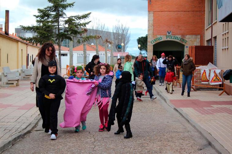 Imagen de uno de los desfiles de carnaval de Doñinos.