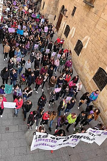 Las calles de Salamanca se tiñen de morado con motivo del Día de la Mujer