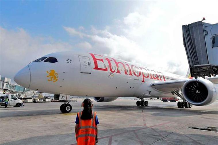 Se estrella un avión que cubría la ruta Etiopía - Kenia con 157 pasajeros a bordo