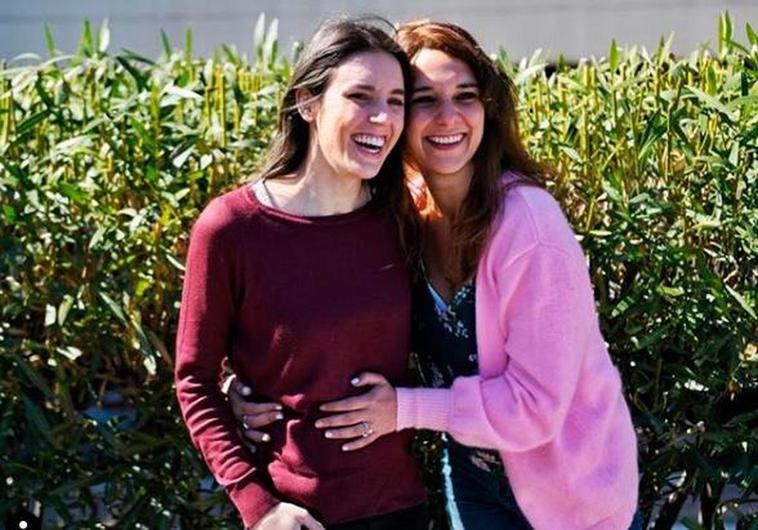 Irene Montero junto a su amiga Noelia.