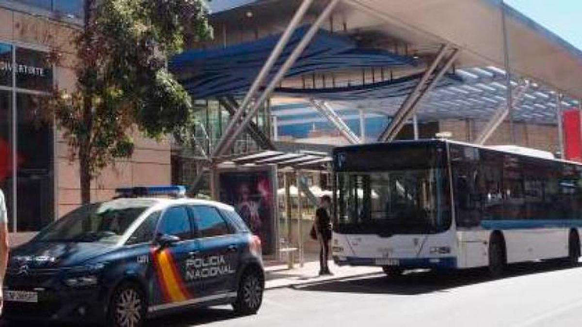 Policía Nacional en el Paseo de la Estación