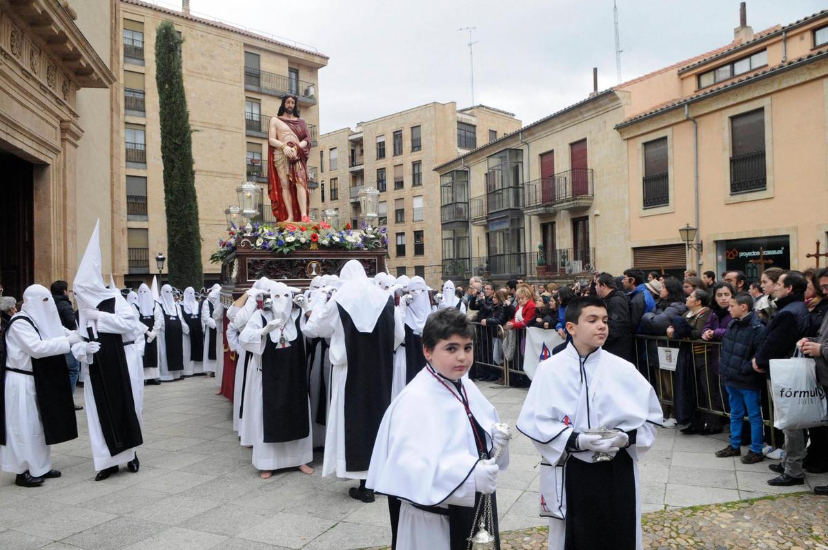 La Hermandad del Vía Crucis saliendo del Auditorio de San Blas en 2013