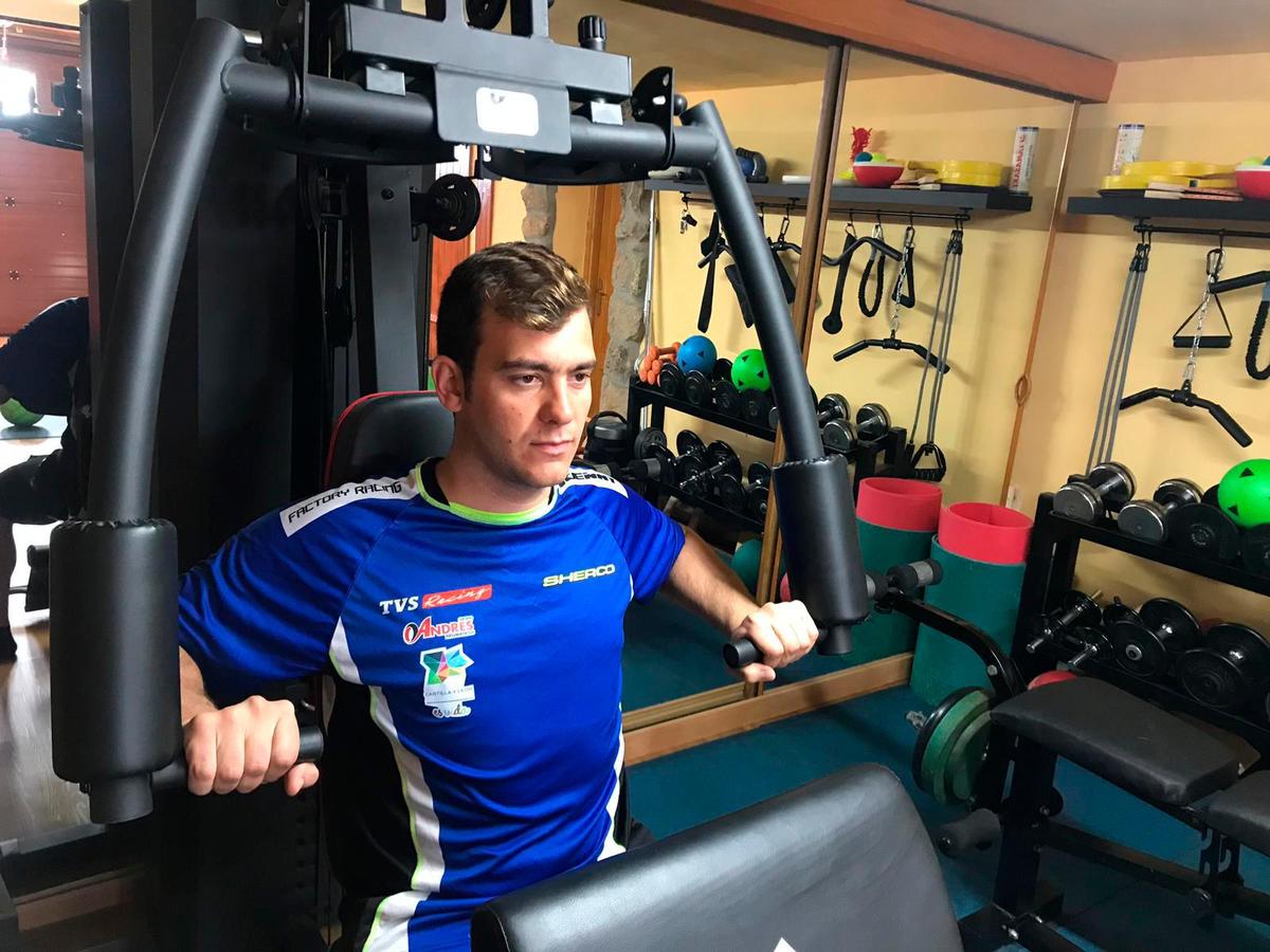 Santolino comenzando a entrenar para ponerse a punto.