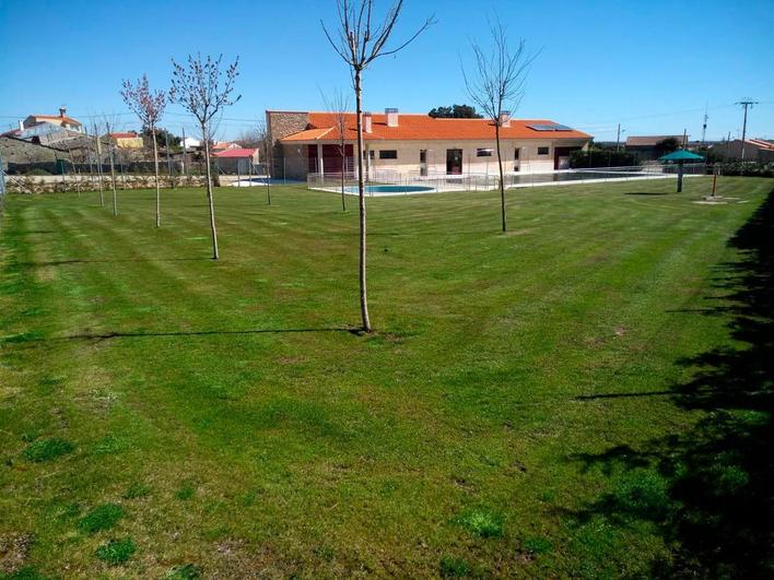 El complejo donde se ubica la piscina ofrece alternativas de ocio para el verano.