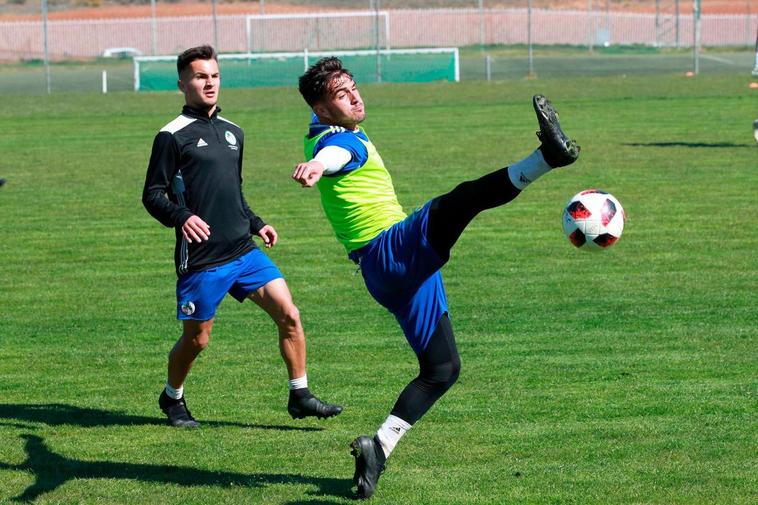 Asdrúbal durante un entrenamiento del Salamanca UDS esta temporada.