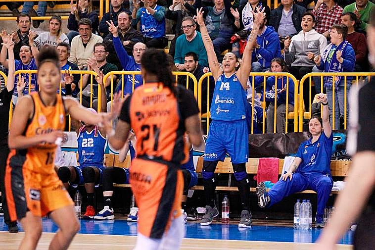 El Avenida se hizo con el primer punto ante el Valencia Basket.
