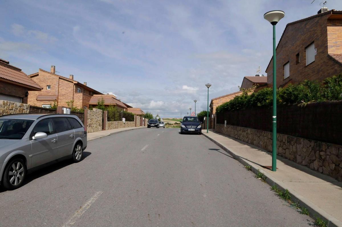 Fotografía de la calle principal de la urbanización Vega de Salamanca, que registró el último robo.