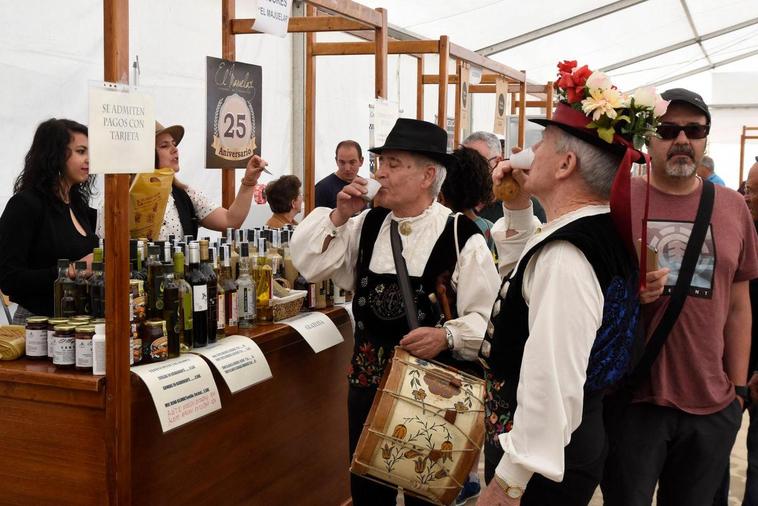 Cientos de personas disfrutan de la centenaria Feria de San Felipe de Barruecopardo