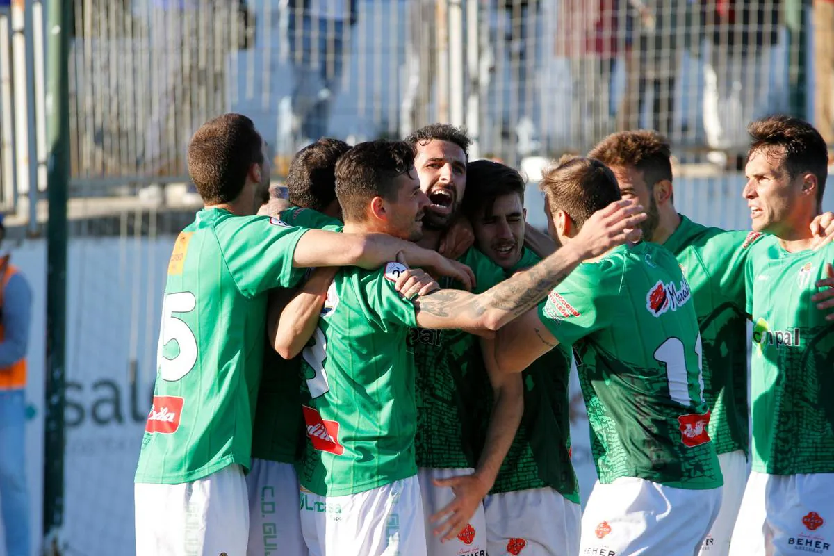 Los jugadores del Guijuelo celebran un gol logrado esta temporada.