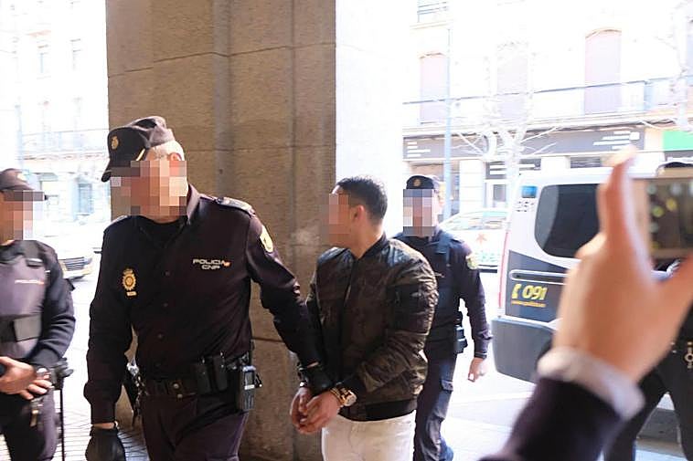 El acusado, a su entrada a la Audiencia Provincial durante el juicio.