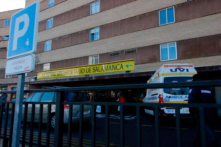 Entrada del Hospital Clínico.