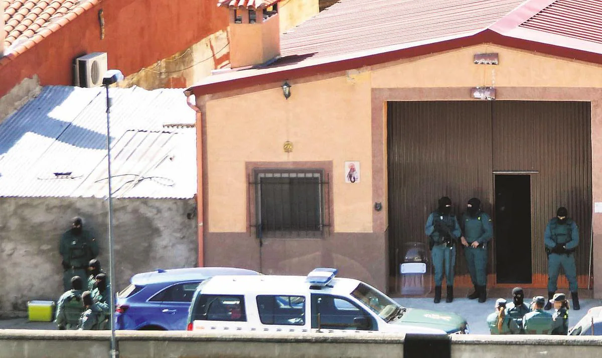 Agentes de la Guardia Civil en una de las últimas redadas antidroga en la provincia, en Ciudad Rodrigo.