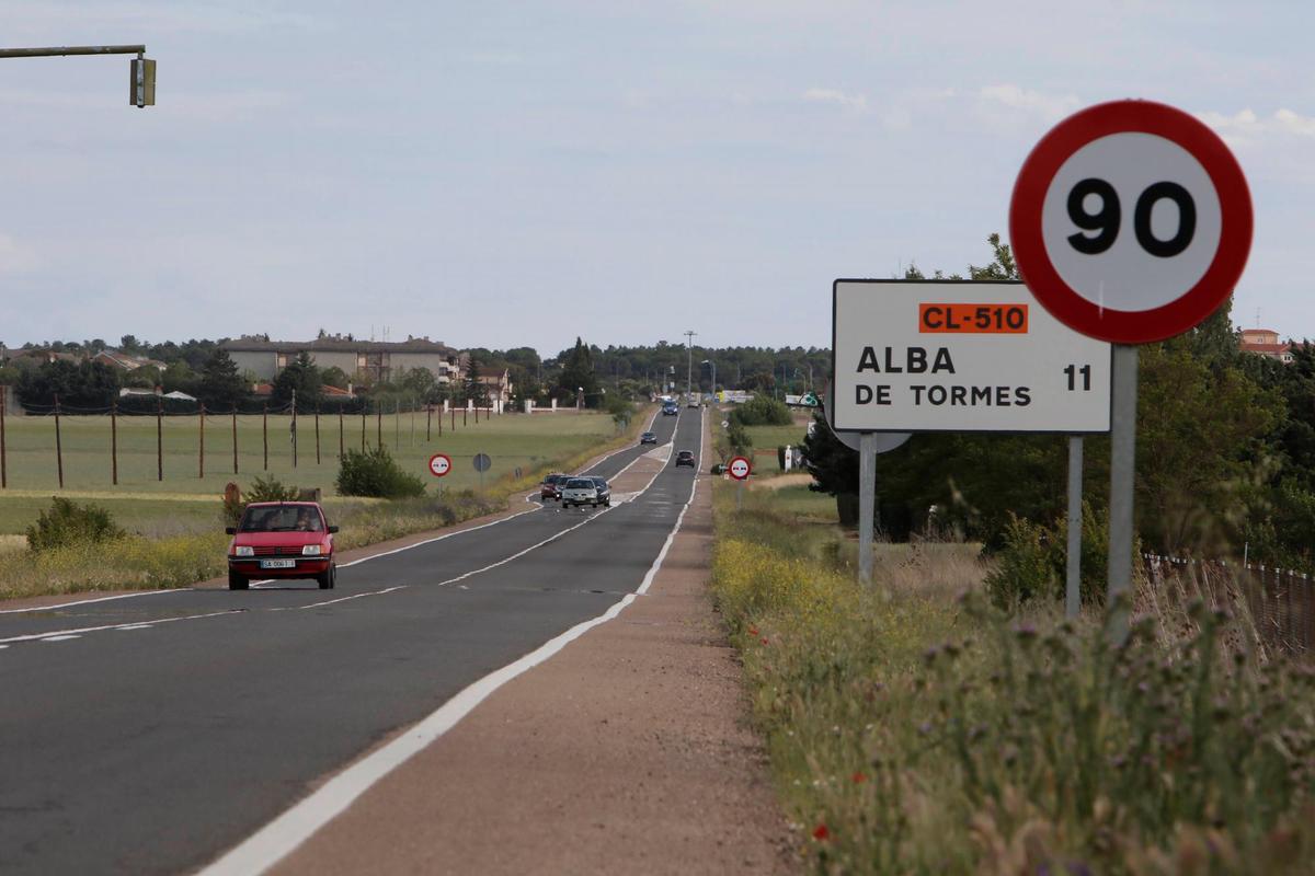 Carretera CL-510, que une Salamanca con Alba de Tormes