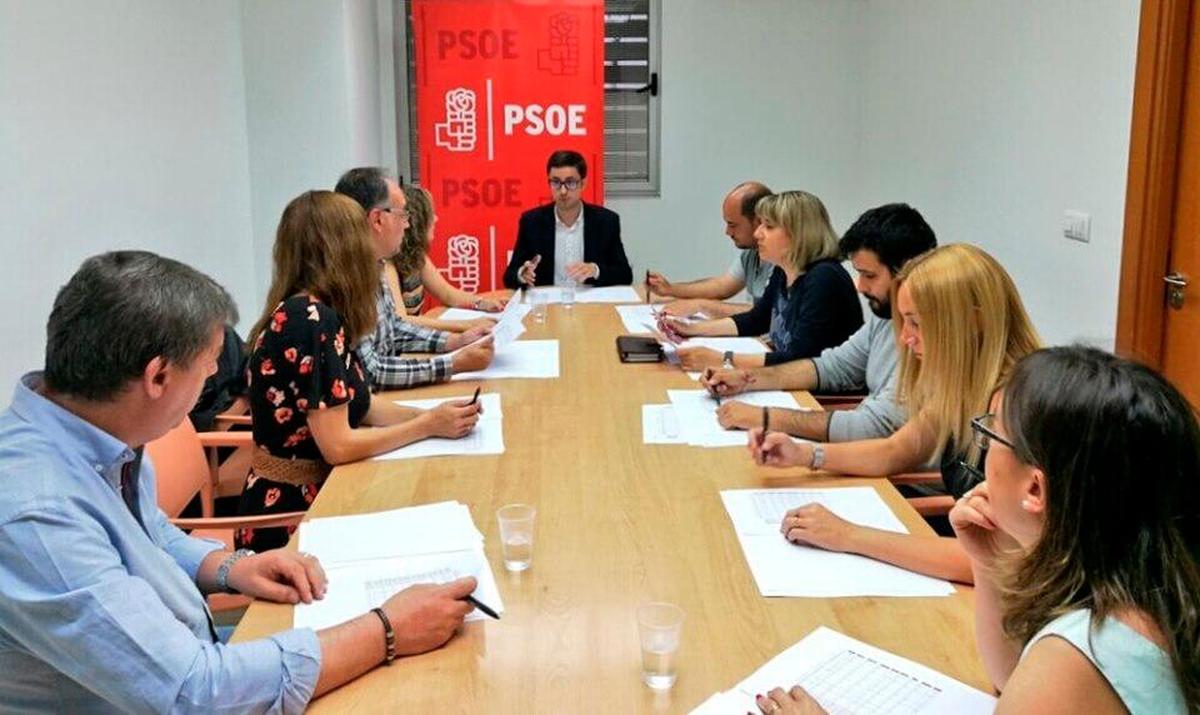 Reunión de Mateos con el que será su futuro equipo de ediles en el Consistorio.